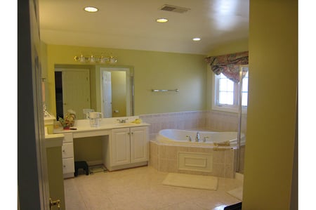 Potomac-Nguyen bathroom before
